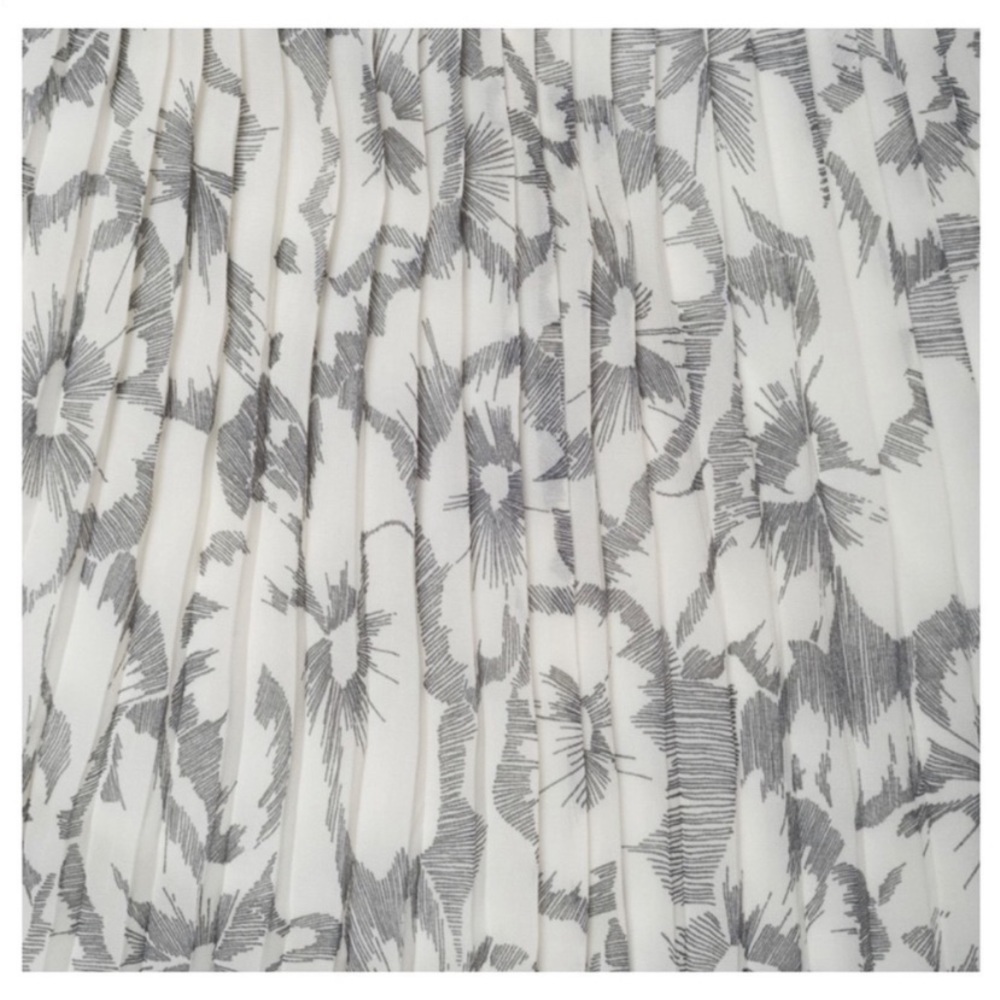 Banana Repulic Sketched Floral Pleated
Midi Dress with pockets - Picture 4 of 15